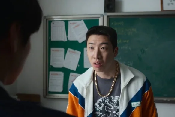 Кадр к 1 серии «Слабый герой 2 сезон»