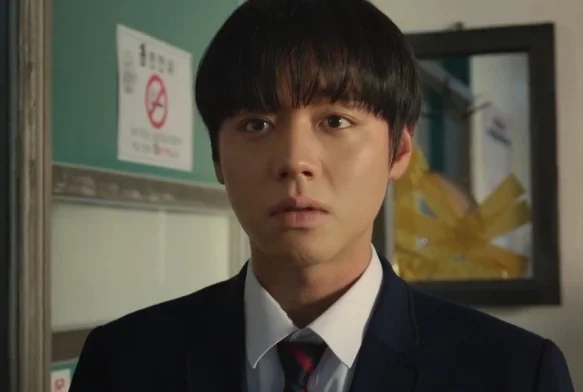 Кадр к 1 серии «Слабый герой 2 сезон»