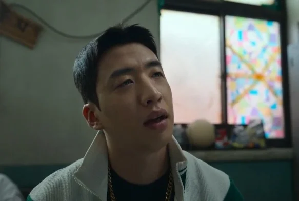 Кадр к 1 серии «Слабый герой 2 сезон»