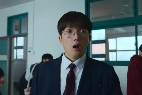 Кадр к 1 серии «Слабый герой 2 сезон»