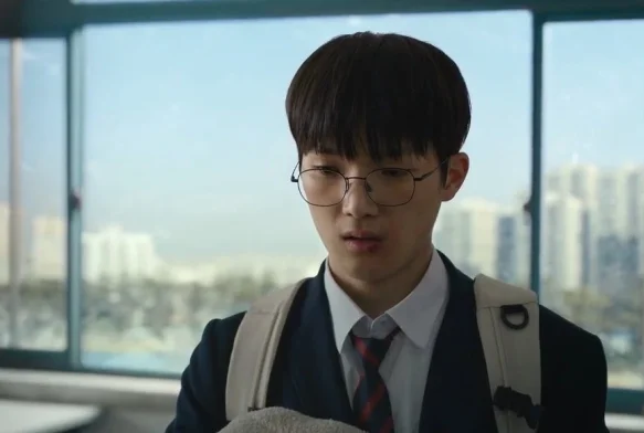 Кадр к 1 серии «Слабый герой 2 сезон»