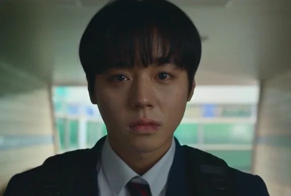 Кадр к 2 серии «Слабый герой 2 сезон»