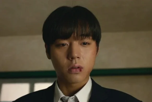 Кадр к 2 серии «Слабый герой 2 сезон»