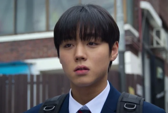 Кадр к 6 серии «Слабый герой 2 сезон»