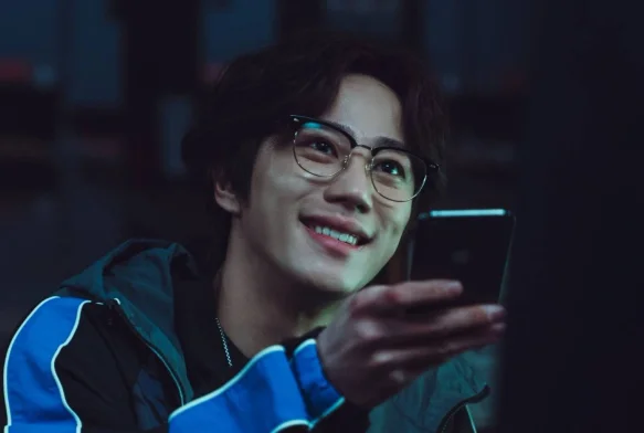 Кадр к 8 серии «Слабый герой 2 сезон»