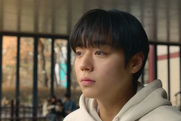 Кадр к 3 серии «Слабый герой 2 сезон»