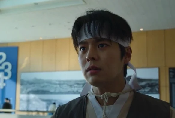 Кадр к 3 серии «Слабый герой 2 сезон»