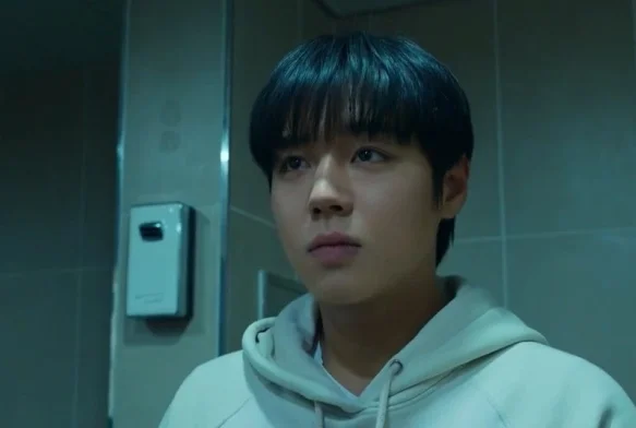 Кадр к 3 серии «Слабый герой 2 сезон»