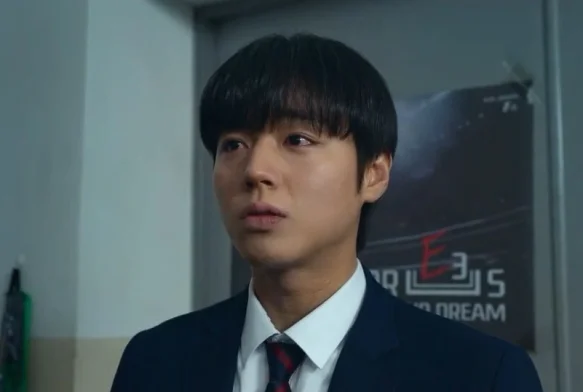 Кадр к 4 серии «Слабый герой 2 сезон»