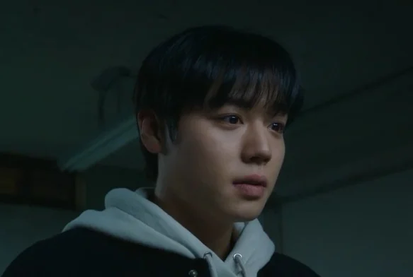 Кадр к 4 серии «Слабый герой 2 сезон»