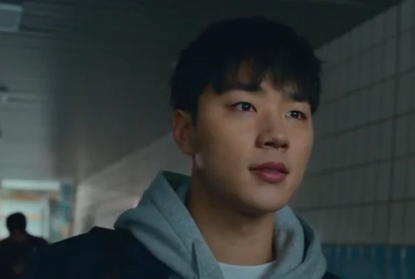 Кадр к 4 серии «Слабый герой 2 сезон»