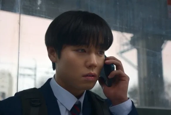 Кадр к 4 серии «Слабый герой 2 сезон»