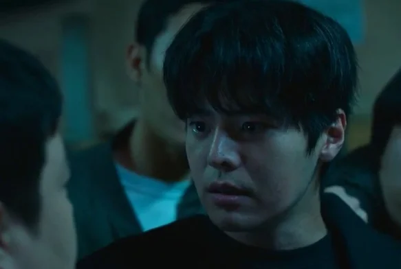 Кадр к 6 серии «Слабый герой 2 сезон»