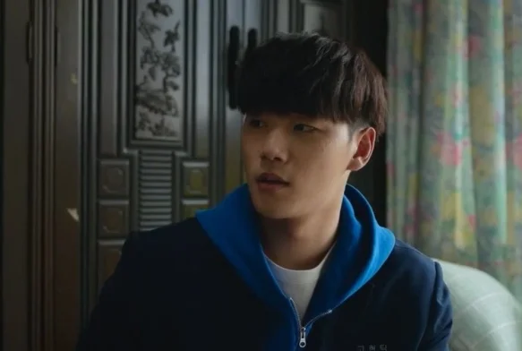 Кадр к 6 серии «Слабый герой 2 сезон»