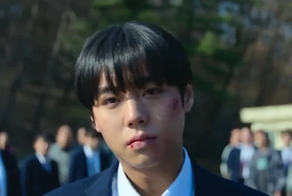 Кадр к 8 серии «Слабый герой 2 сезон»