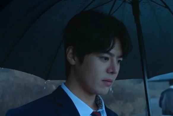 Кадр к 8 серии «Слабый герой 2 сезон»