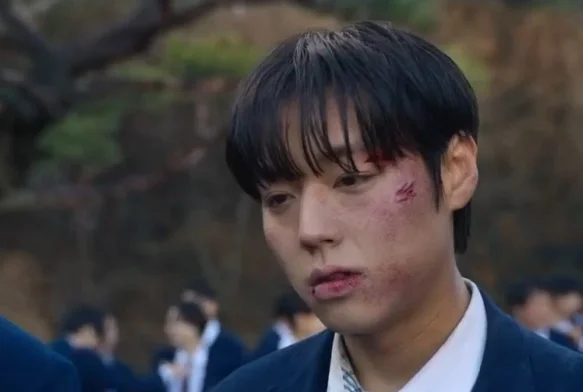 Кадр к 8 серии «Слабый герой 2 сезон»