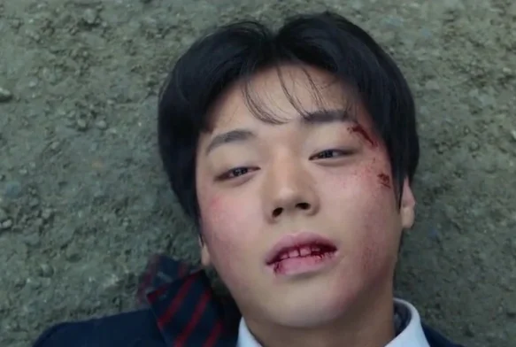 Кадр к 8 серии «Слабый герой 2 сезон»